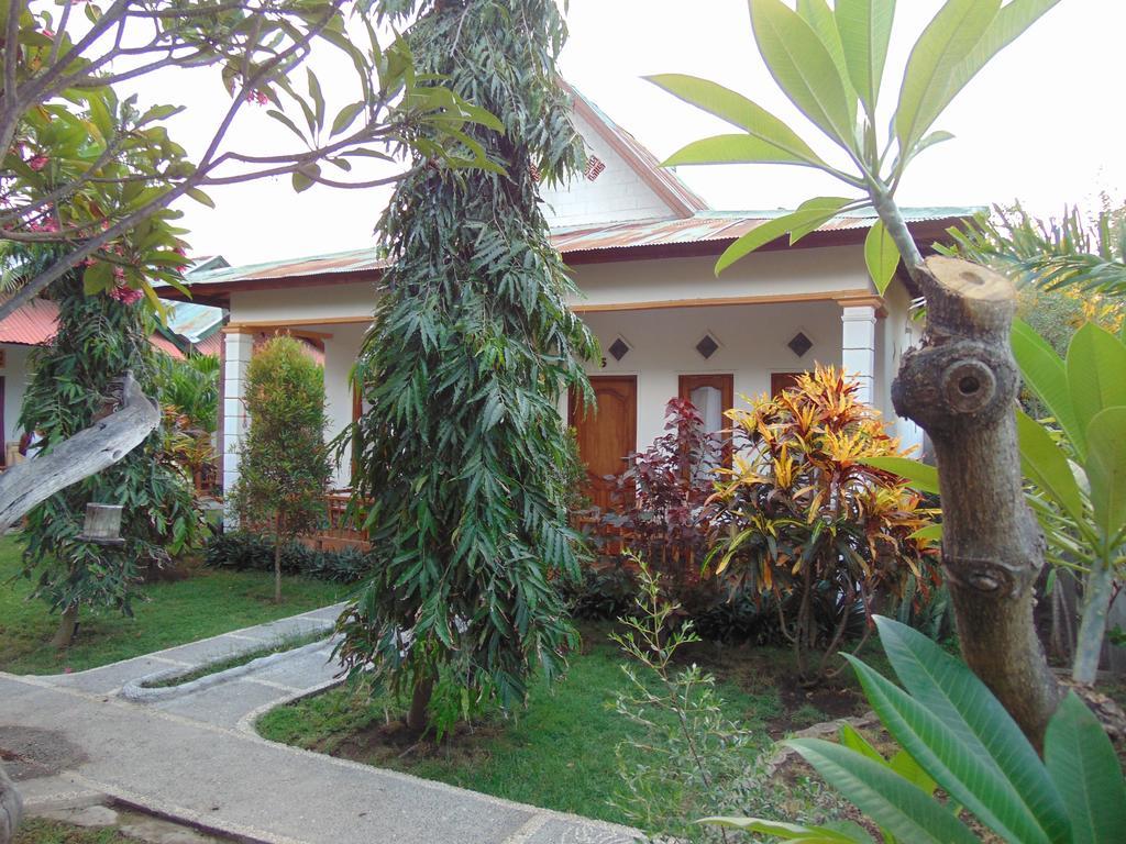 Santigi Homestay Гили Еър Екстериор снимка