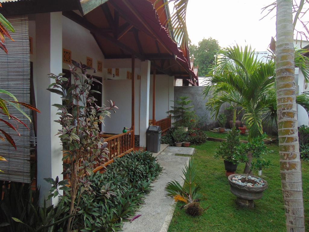 Santigi Homestay Гили Еър Екстериор снимка