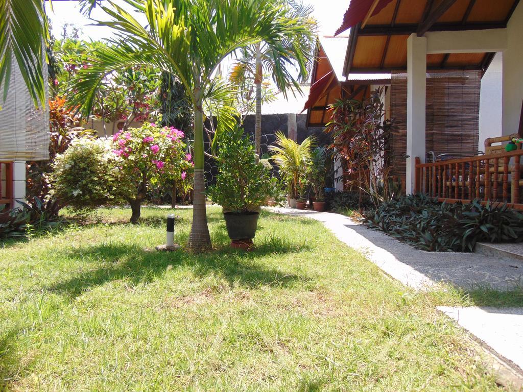 Santigi Homestay Гили Еър Екстериор снимка